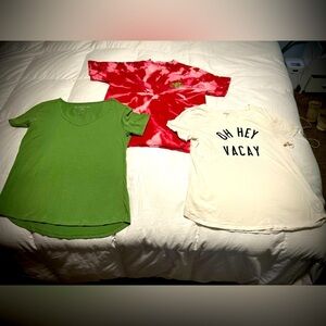 Margaritaville tie-dye, oh hey Vacay, and green tee sz M women’s lot of 3